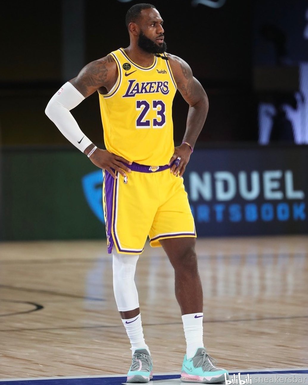 在赛场上翻 在赛场上翻